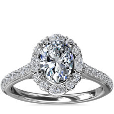 Anillo de compromiso de diamantes con halo ovalado The Ritz en oro blanco de 14 k (1/2 qt. total)